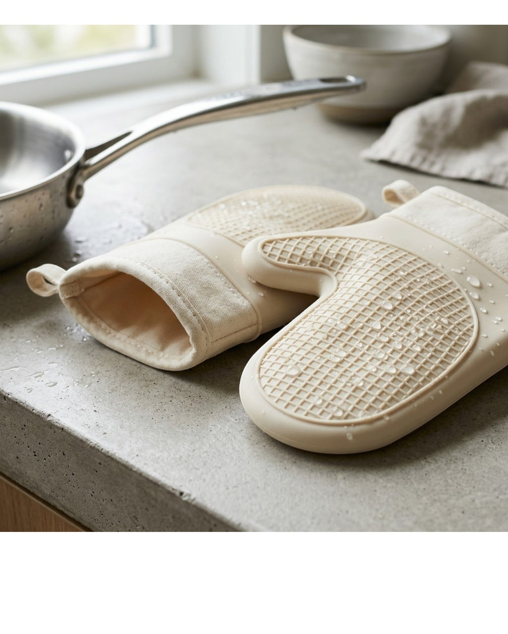 Tastyly Waterproof Silicone Pinch Mitts 2-Pack Cream